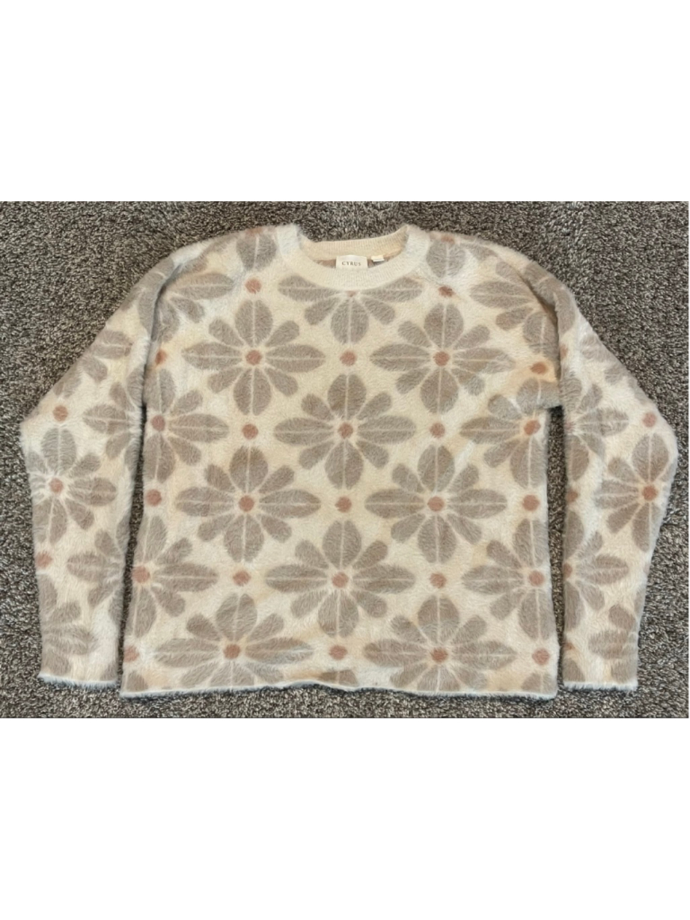 Cyrus Women’s Crew Neck Sweater , Size Small, EUC